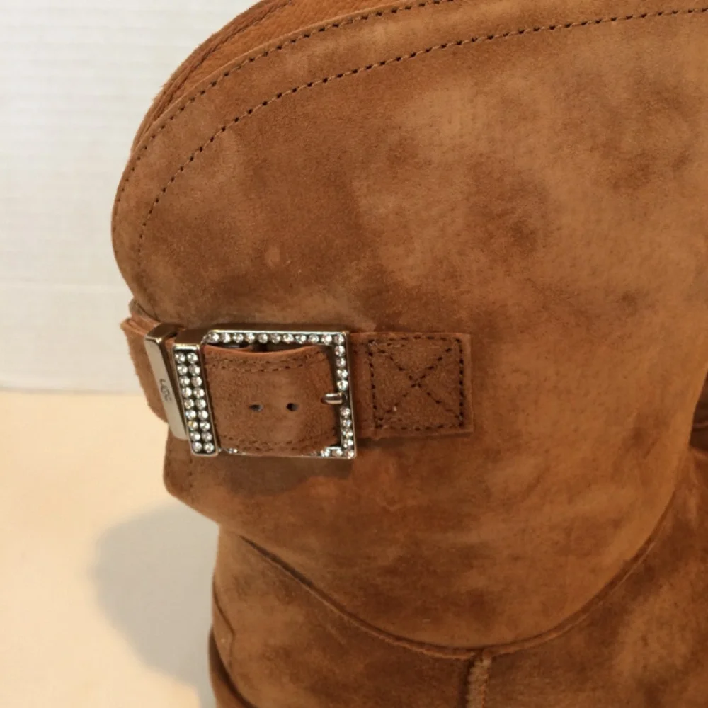 UGG authentic nib